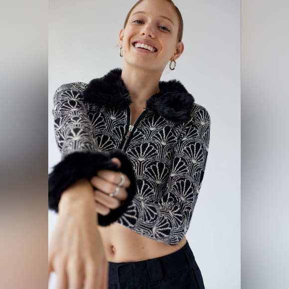 NWT Urban Outfitters Hallie Faux Fur Trim Jacquard Cropped cardigan Small - Picture 1 of 7